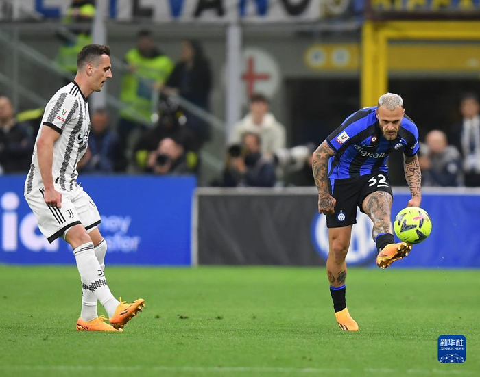 德泽尔比：格林伍德拥有金球奖潜质，能否全力争夺取决于自己（德泽尔比称格林伍德具备金球潜力，能否问鼎全看自己）