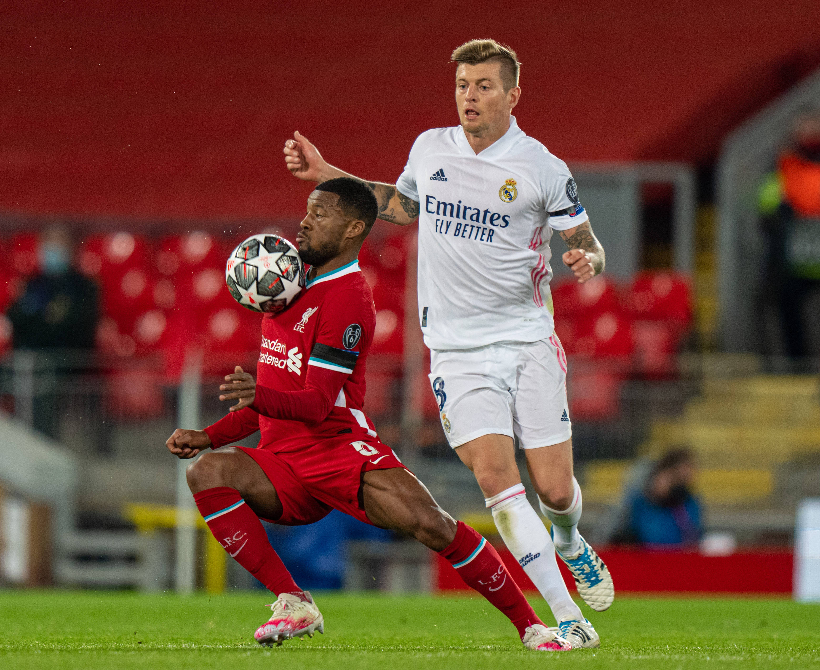 詹姆斯关键上篮助球队锁胜（詹姆斯关键上篮锁定胜局）