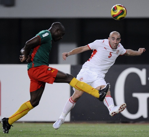 半场战报：米兰0-0拉齐奥，迈尼昂献神扑，红黑军团0射正（半场简报：米兰与拉齐奥互交白卷，迈尼昂神勇扑救，红黑军团零射正）