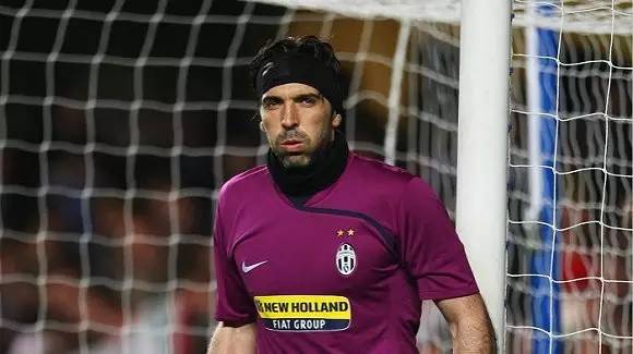 记者：杨皓宇随申花队出征亚冠广岛客场，李可因伤没有随队（记者：杨皓宇随申花远征亚冠客战广岛，李可因伤未随队）