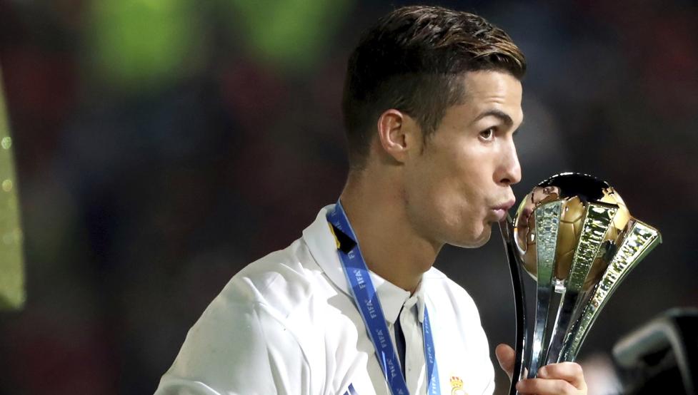 欧文突破防守造成杀伤，制造罚球（欧文强突撕裂防线，造犯规获罚球）