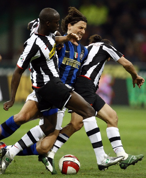 今天是北京时间2025年11月30日星期日,欢迎收看早报！（北京时间2025年11月30日周日，早报与您相约！）