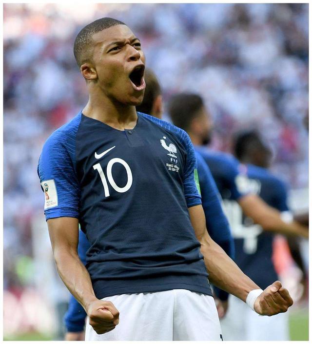 德容：难道我非要去英超才能证明自己的价值吗？我不这么认为（德容：我不认为必须去英超才能证明自己）