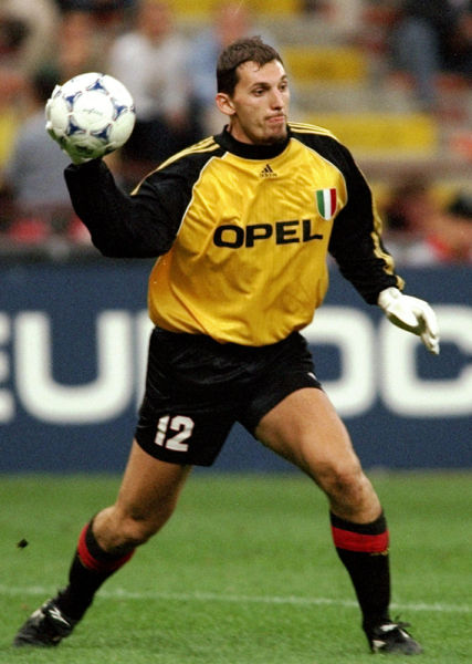 魔术四战全胜晋级NBA杯8强，尼克斯力压热火小组第一晋级（魔术四连胜挺进NBA杯八强，尼克斯压过热火以小组头名出线）