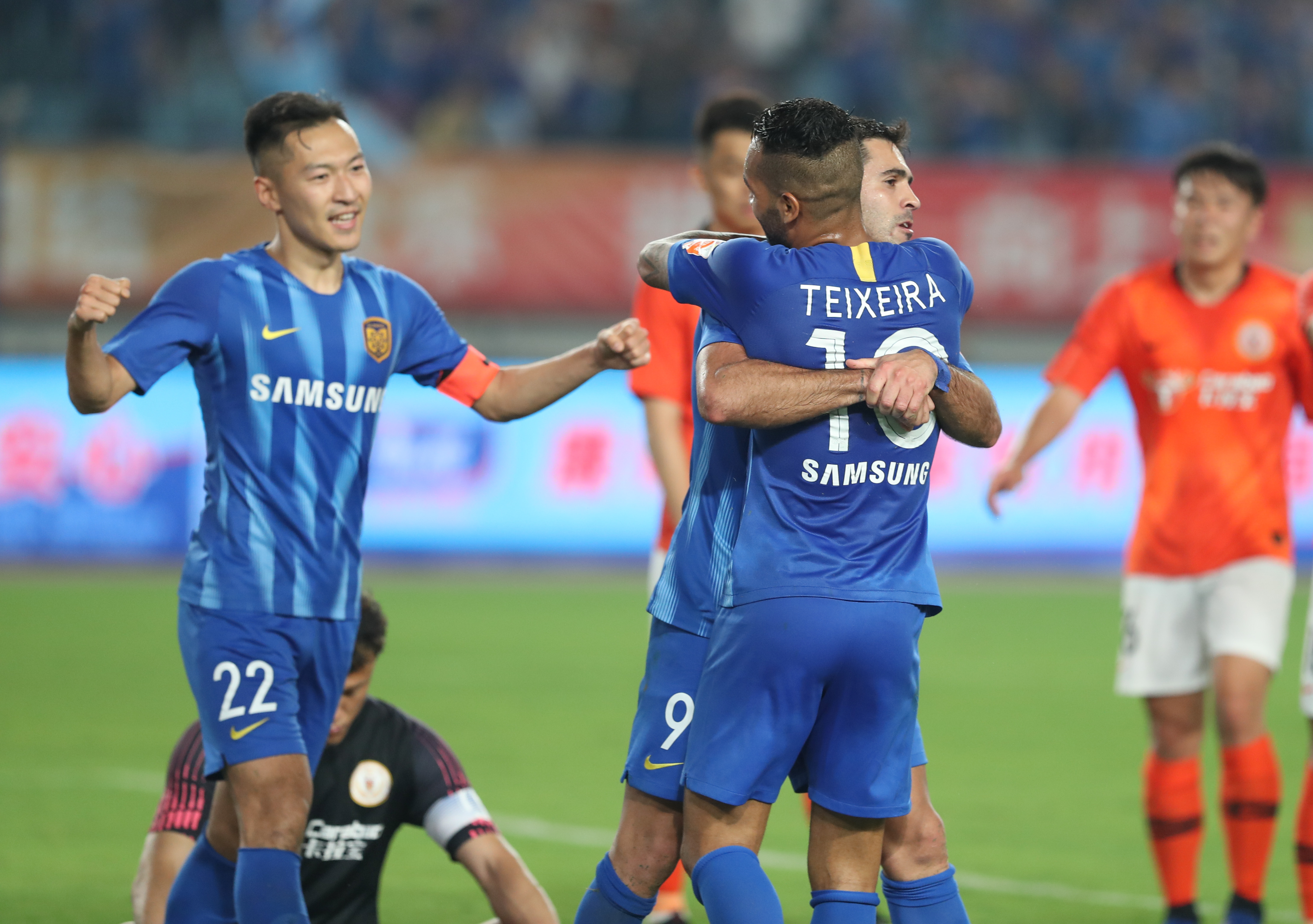 米体：斯帕莱蒂准备重新整合现有球员，由三中卫变阵四后卫（米体：斯帕莱蒂计划整合现有阵容，阵型从三中卫改为四后卫）