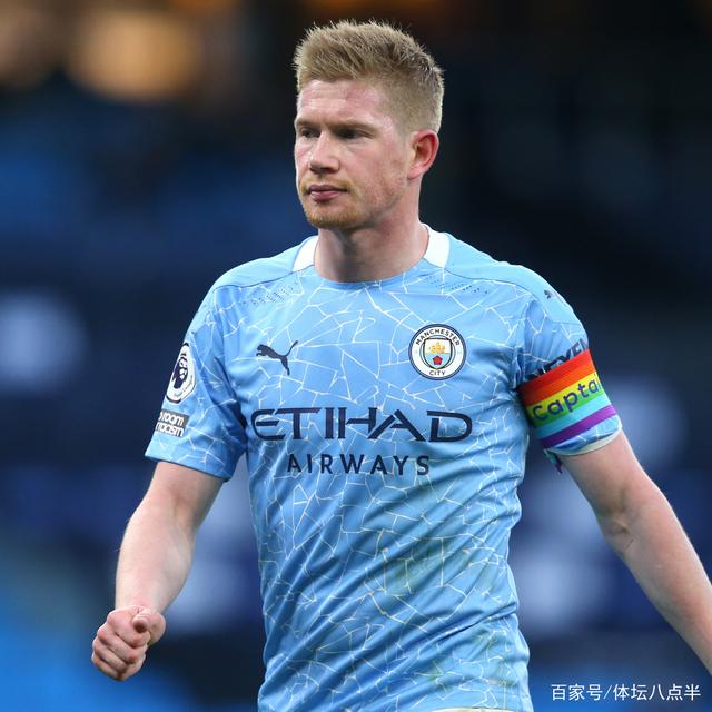 世界杯预热海报里没有C罗遭质疑，FIFA删除原海报改“怀旧”（世界杯预热海报未见C罗惹争议，FIFA删帖改推“怀旧版”）